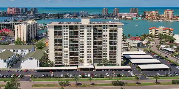 400 ISLAND WAY