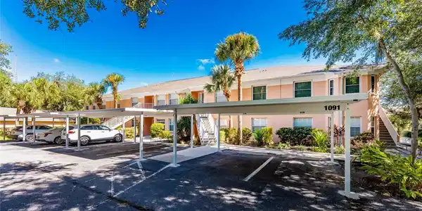 1091 LIVE OAK CIRCLE
