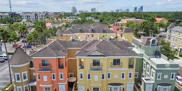 2305 VICTORIA GARDENS LANE