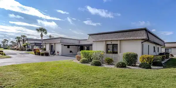1704 LAKESIDE DRIVE