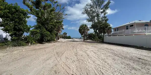 831 NORTH SHORE DRIVE