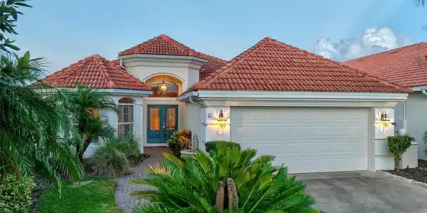 21 LA COSTA PLACE