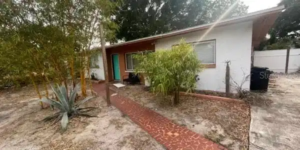 709 W BAYSHORE DRIVE