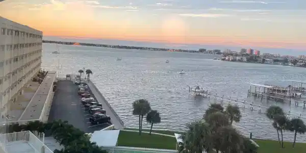 100 BLUFF VIEW