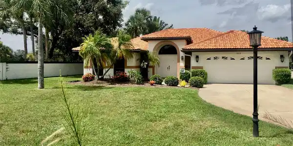 1920 COVE POINTE