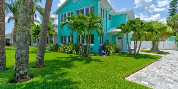 17 RICHMOND DRIVE