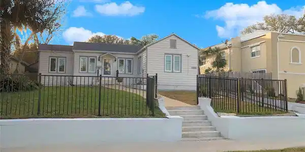 425 N OLEANDER AVENUE