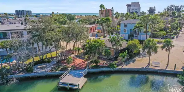 11921 LAGOON LANE