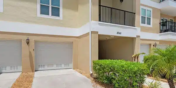 5041 ROYAL PALMS