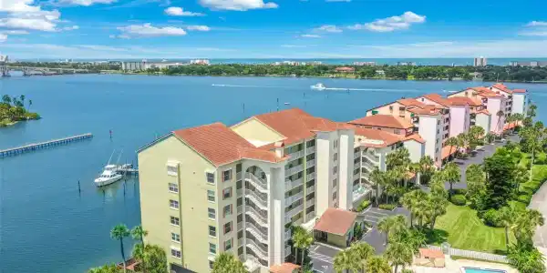 533 MARINA POINT DRIVE