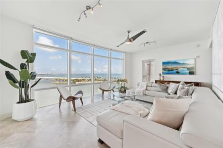 258 GOLDEN GATE POINT