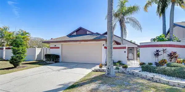 10825 VENICE CIRCLE
