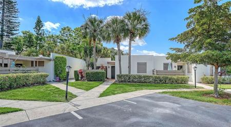 664 WOODLAWN DRIVE