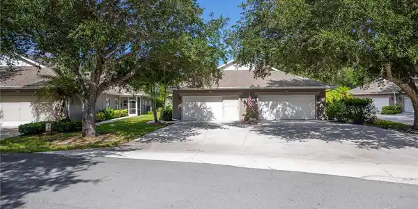 1276 WHITE OAK TRAIL