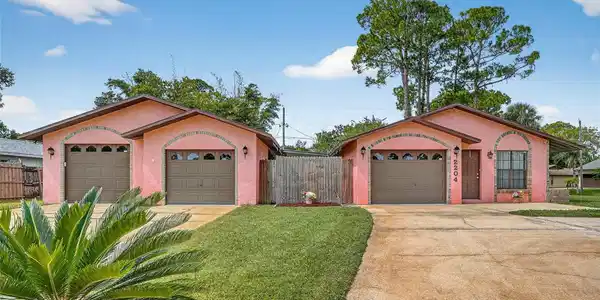 2204 YULE TREE DRIVE