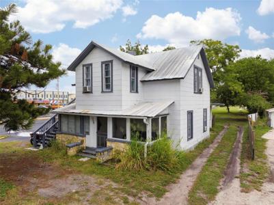 704 8TH STREET W