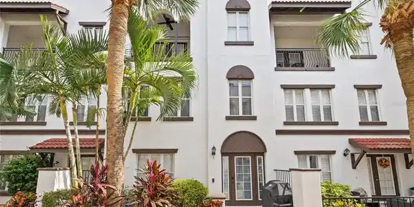 605 CASABELLA CIRCLE