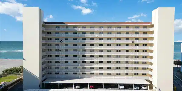 255 THE ESPLANADE N