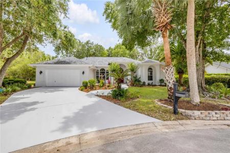 6 LAUREL OAK PLACE
