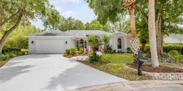 6 LAUREL OAK PLACE