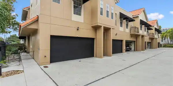 3210 W HORATIO STREET