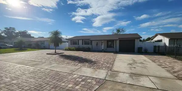 7912 WOODVALE CIRCLE