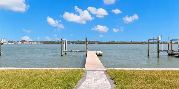 844 BAY POINT DRIVE