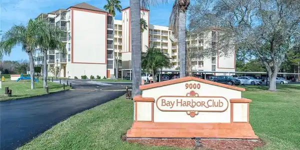9000 COMMODORE DRIVE