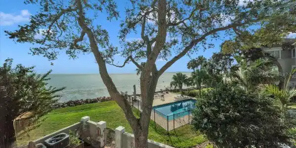 6212 BAYSHORE BOULEVARD