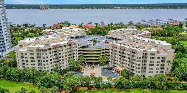 3 OCEANS WEST BOULEVARD