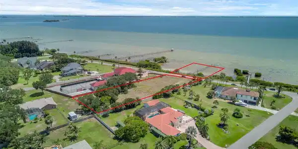 5715 S TROPICAL TRAIL