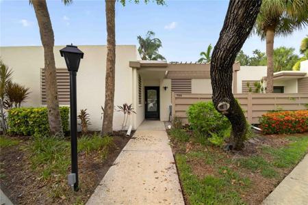 755 OAKVIEW DRIVE