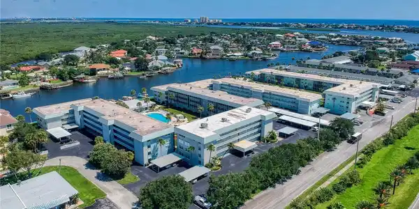 325 N CAUSEWAY