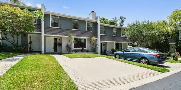 1324 ABBEY CRESCENT LANE