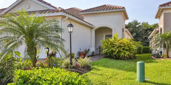 7107 COSTA BELLA