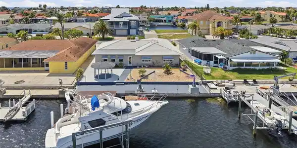 5040 GALLEON COURT