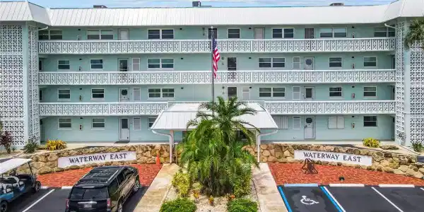 325 N CAUSEWAY