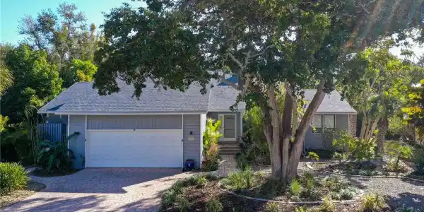 5324 SIESTA COURT