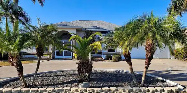 7047 N PLUM TREE