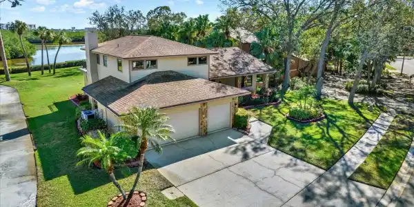 9045 BAYWOOD PARK DRIVE