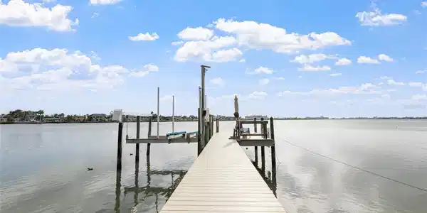 311 SUNSET DRIVE N