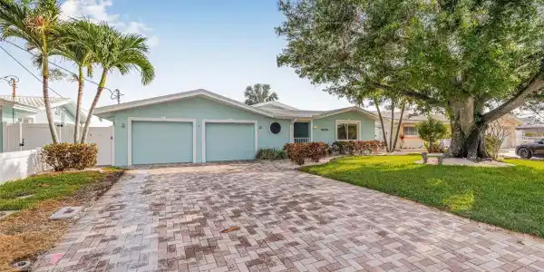 352 LA HACIENDA DRIVE