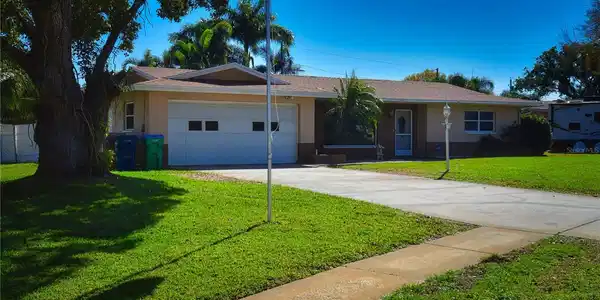 9127 LYNWOOD DRIVE