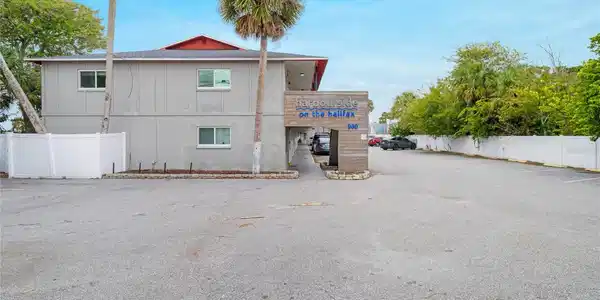 900 S PENINSULA DRIVE