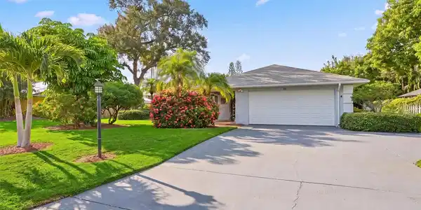 811 ALDERWOOD WAY