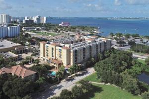 1064 TAMIAMI