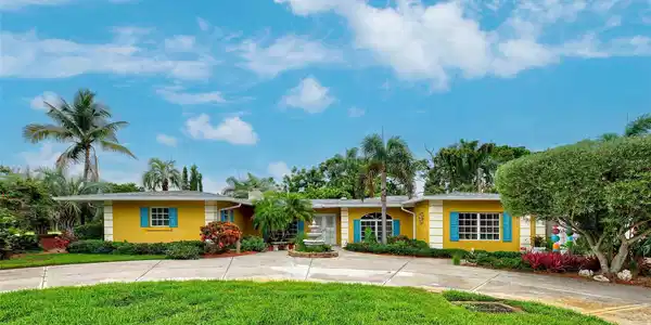 401 SUNSET DRIVE