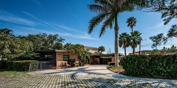 11921 LAGOON LANE