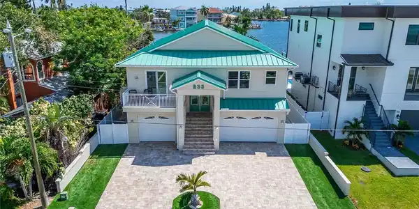 833 BAY POINT DRIVE