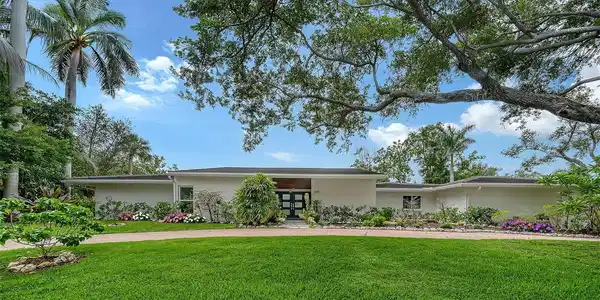 1428 PINE BAY DRIVE